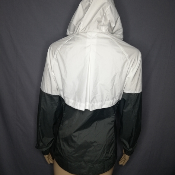 Nike black and white hooded windbreaker - Picture 3 of 7